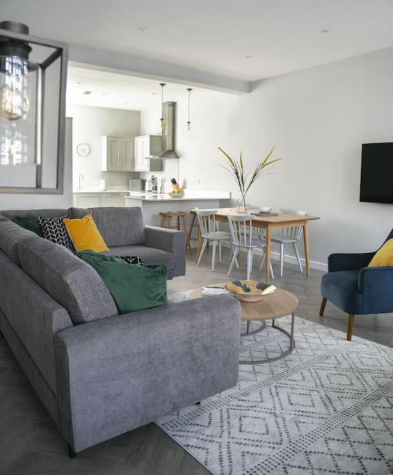 Apartment 45a Oxford Street *